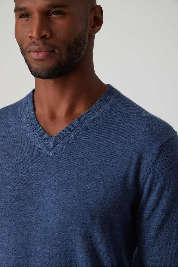 Raffi The Bronson Extra Fine Merino Wool V-Neck HWC19391 | Indigo